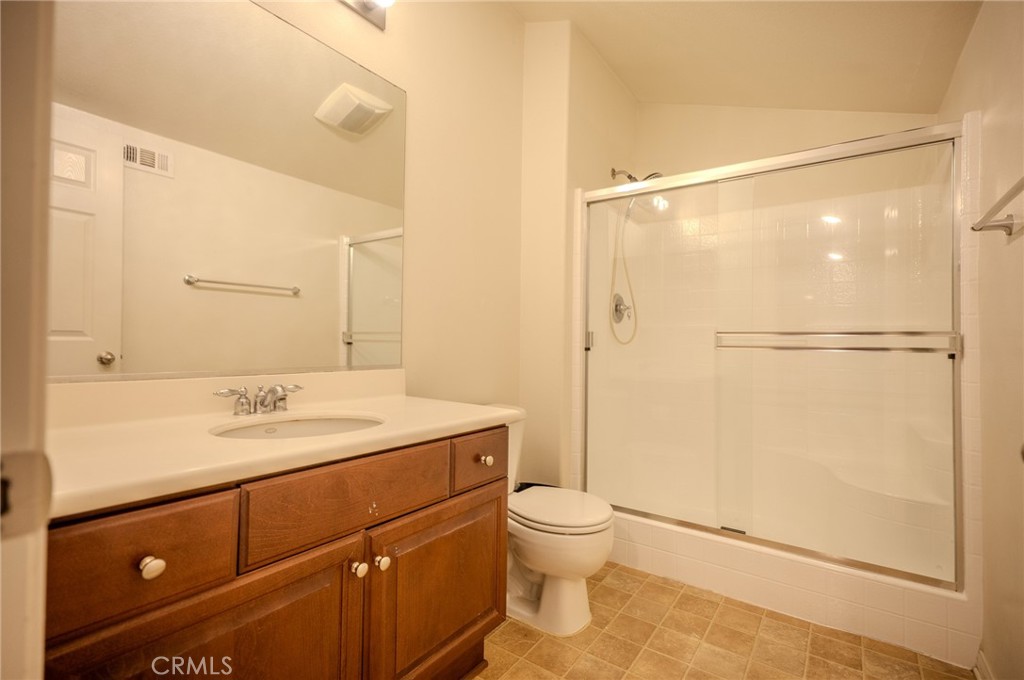 1895 Silver Drop Lane Hemet, CA 92545 - Photo 22 of 50 Loft restroom