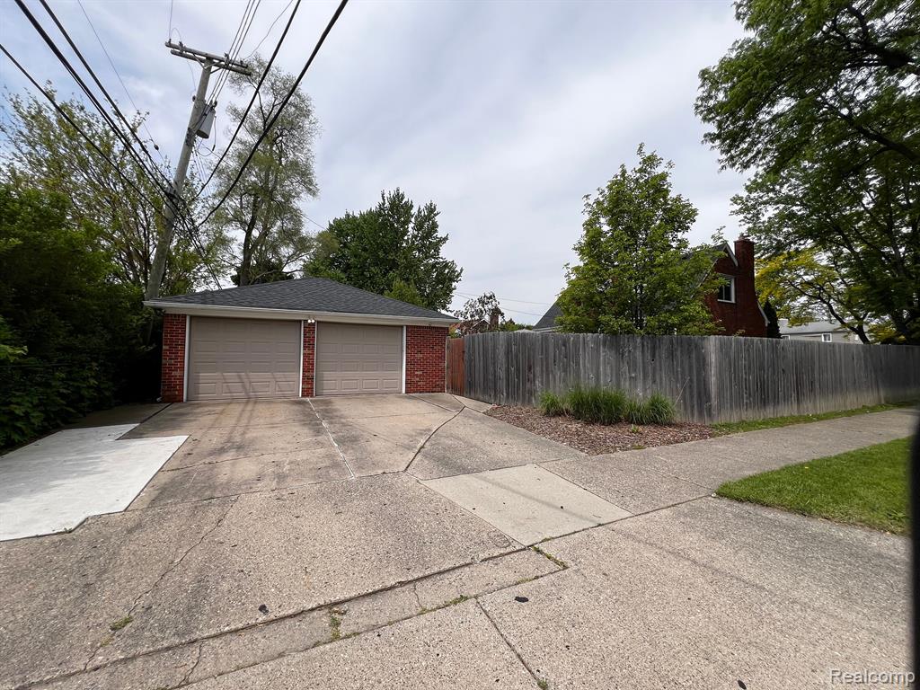 8488 Harding Center Line, MI 48015 - Photo 12 of 42