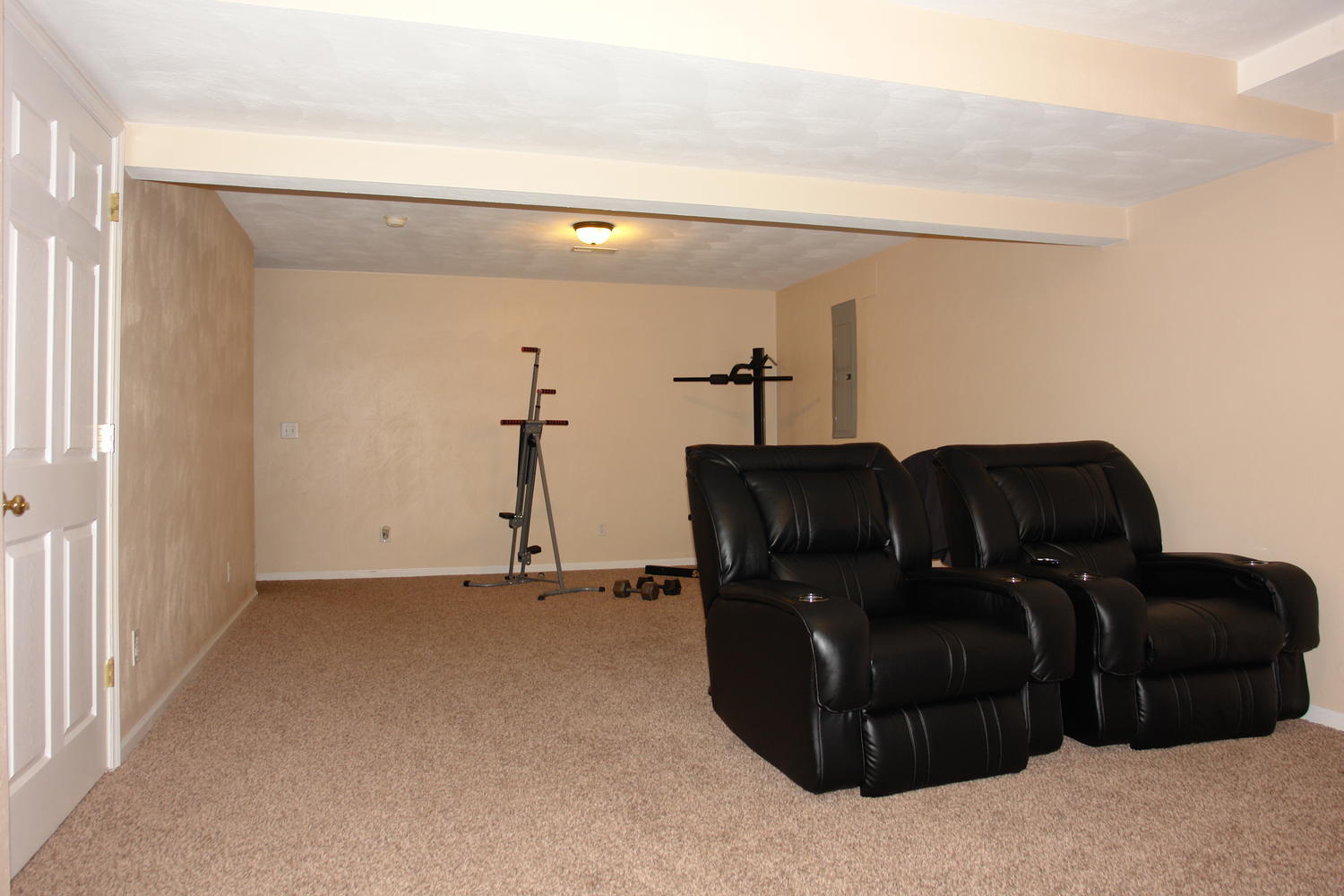 3829 Rte 3004 Roanoke, VA 24012 - Photo 23 of 24 3829 Derby Drive Roanoke VA-large-023-51