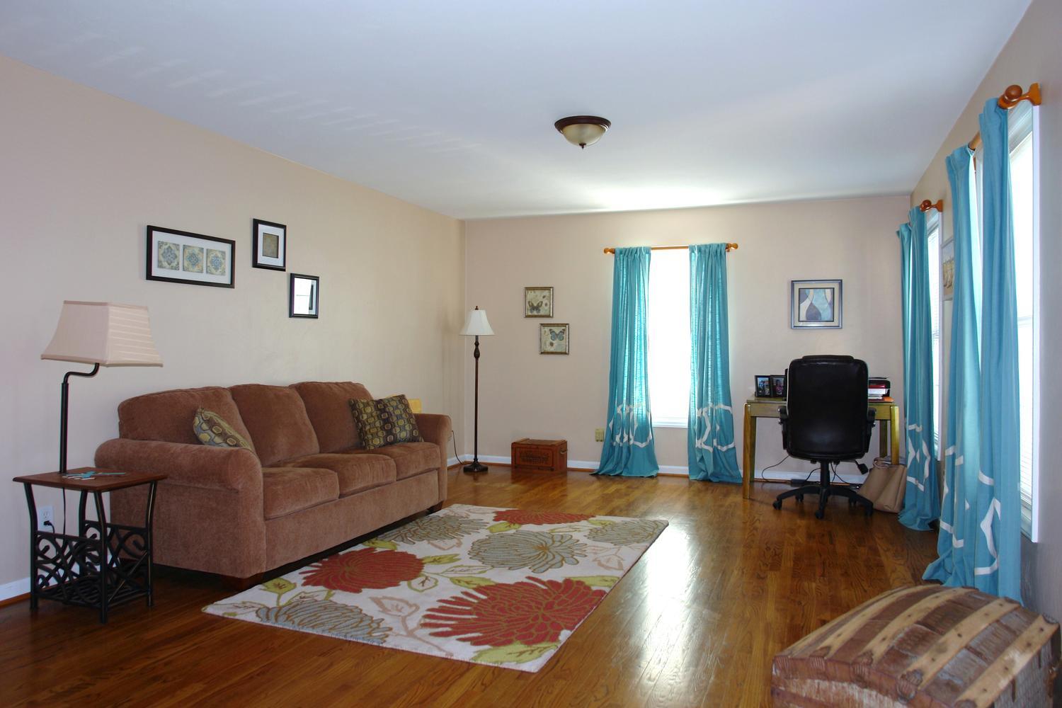 3829 Rte 3004 Roanoke, VA 24012 - Photo 7 of 24 3829 Derby Drive Roanoke VA-large-007-36