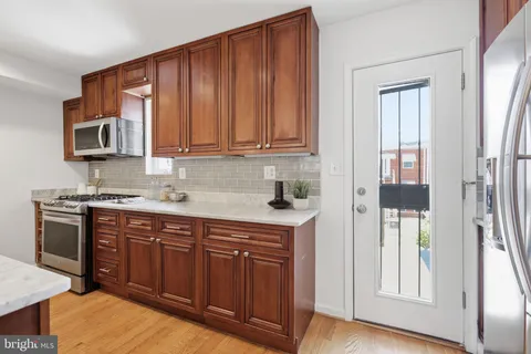 $850,000 | 329 18th Place Northeast, Washington, DC 20002