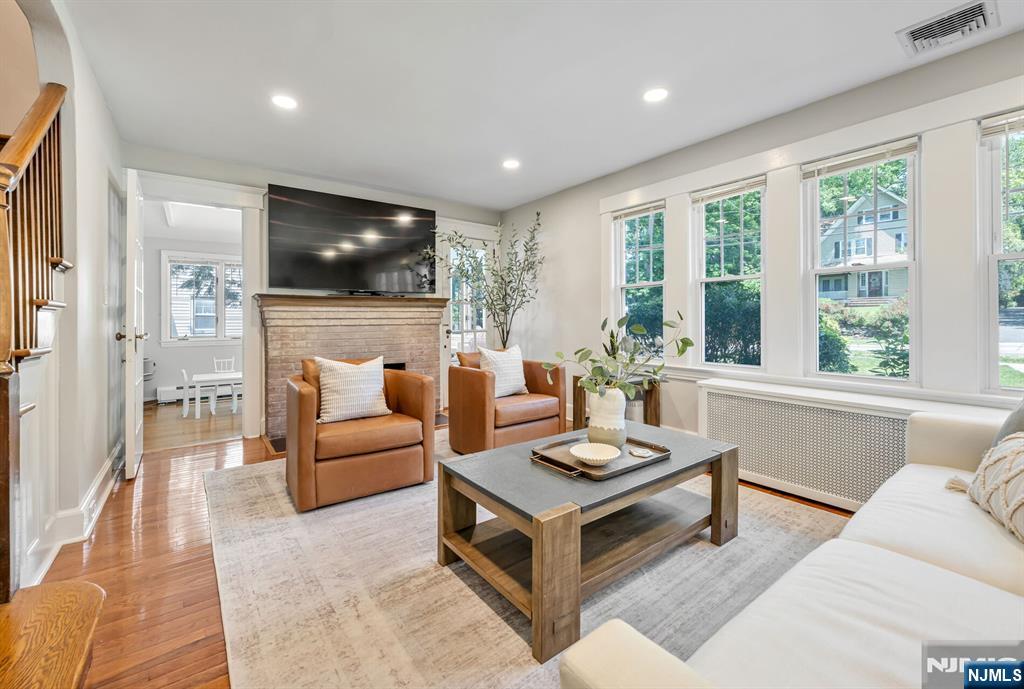 552 Hillcrest Road Ridgewood, NJ 07450 - Photo 3 of 26