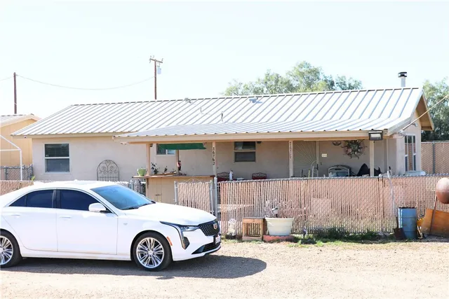 a car parked in front of white house