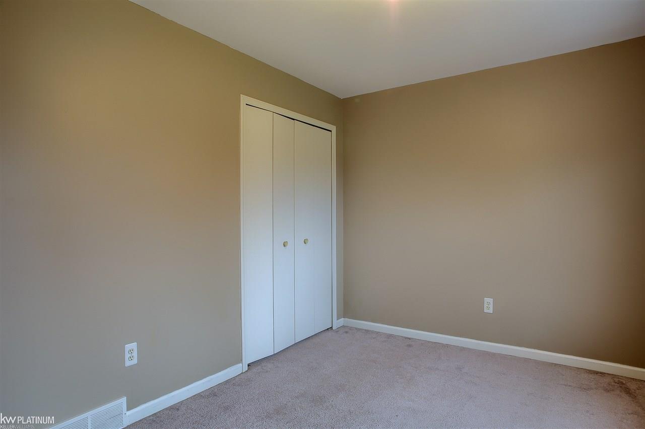 10751 Dunn Road Memphis, MI 48041 - Photo 26 of 36 31376936-25.JPG