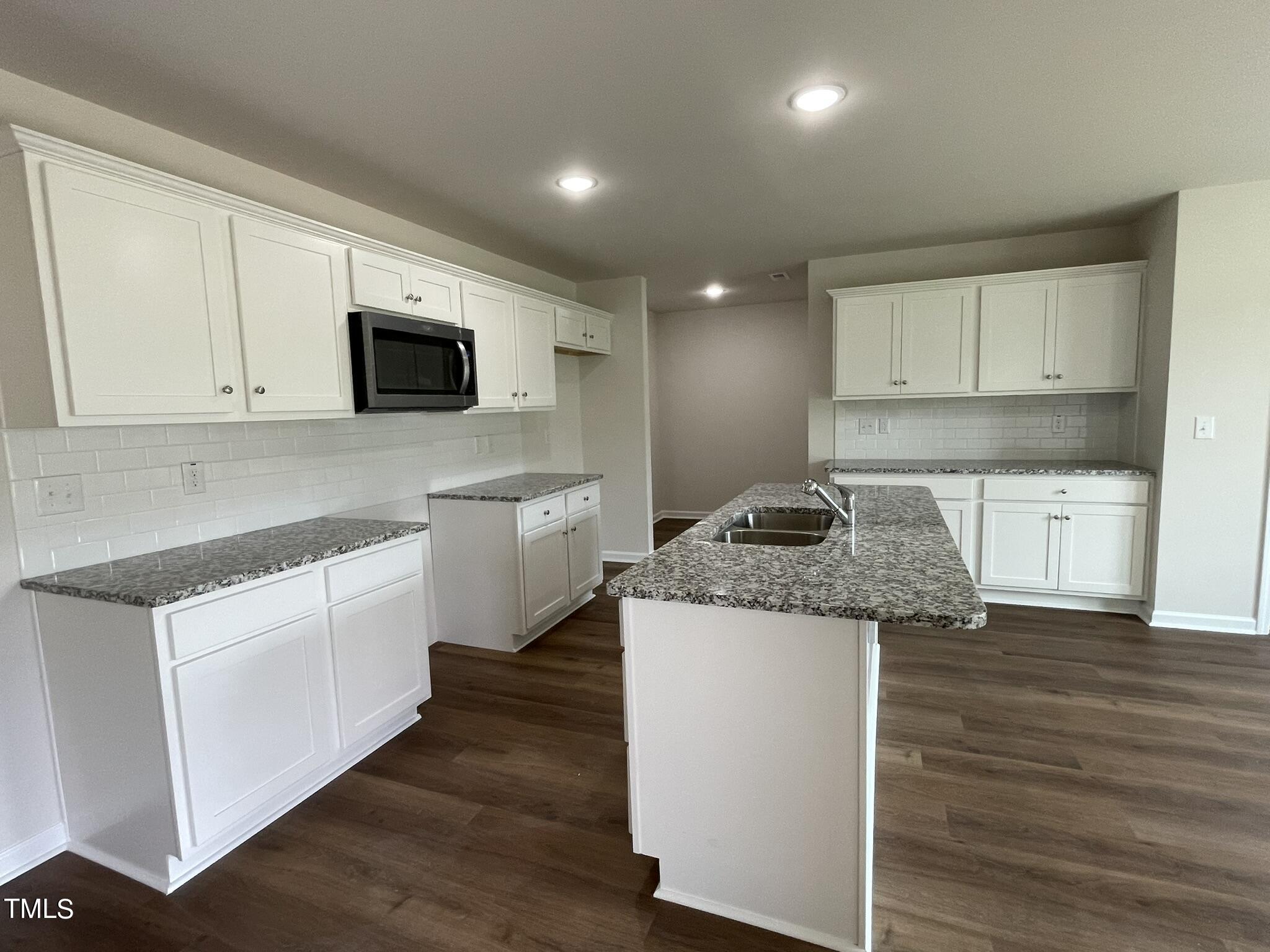 66 Tulipfield Way Benson, NC 27504 - Photo 3 of 18 IMG_8026