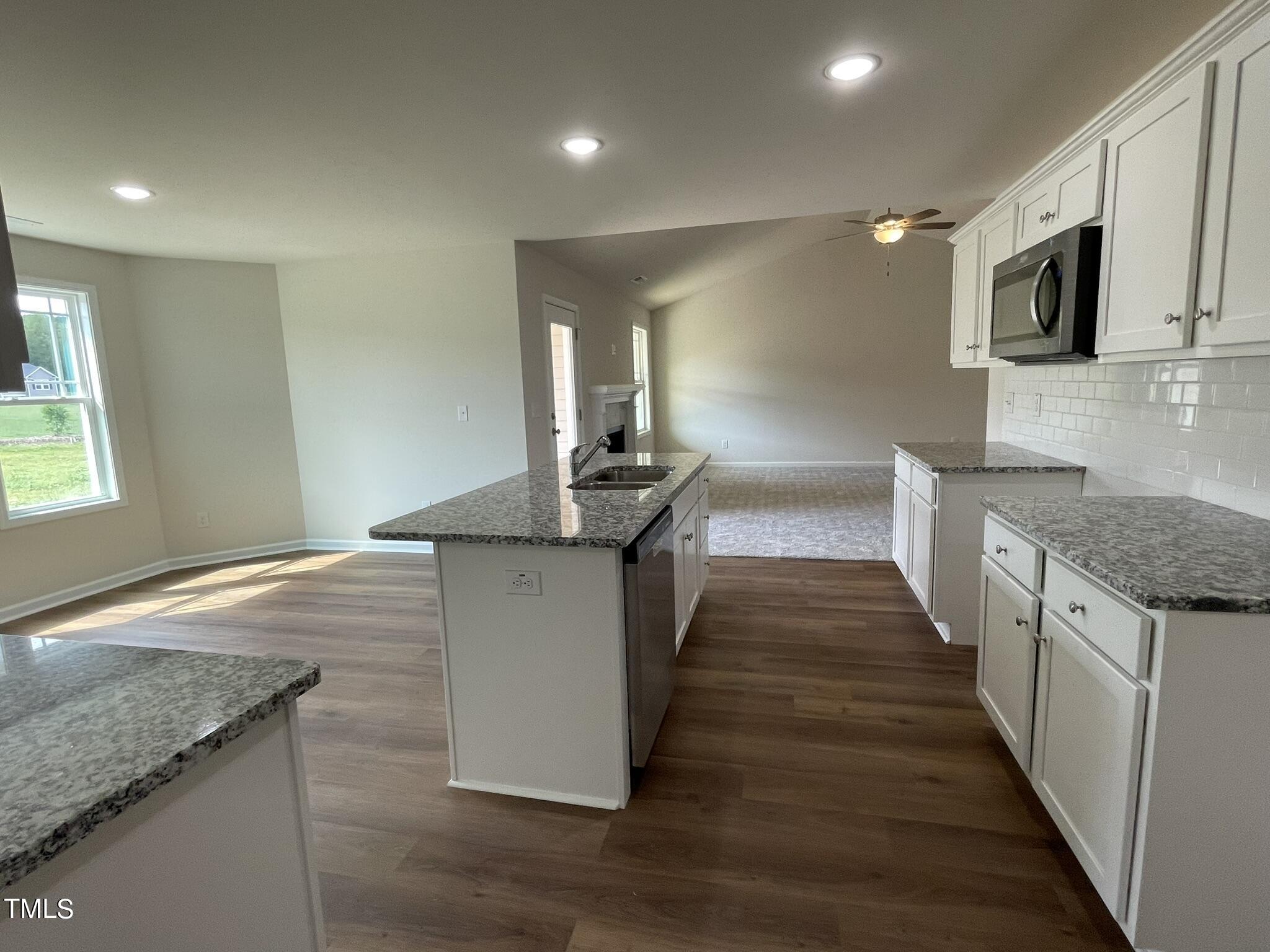 66 Tulipfield Way Benson, NC 27504 - Photo 5 of 18 IMG_8028