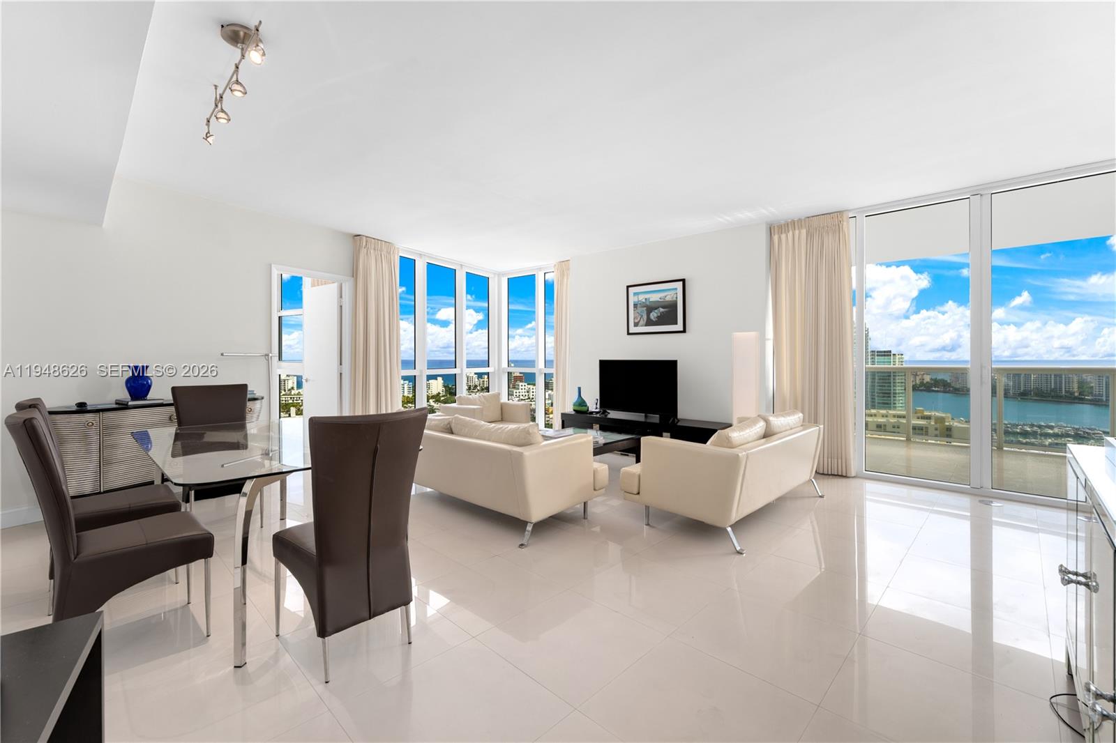 400 Alton Road, Unit 2210 Miami Beach, FL 33139 - Photo 5 of 11