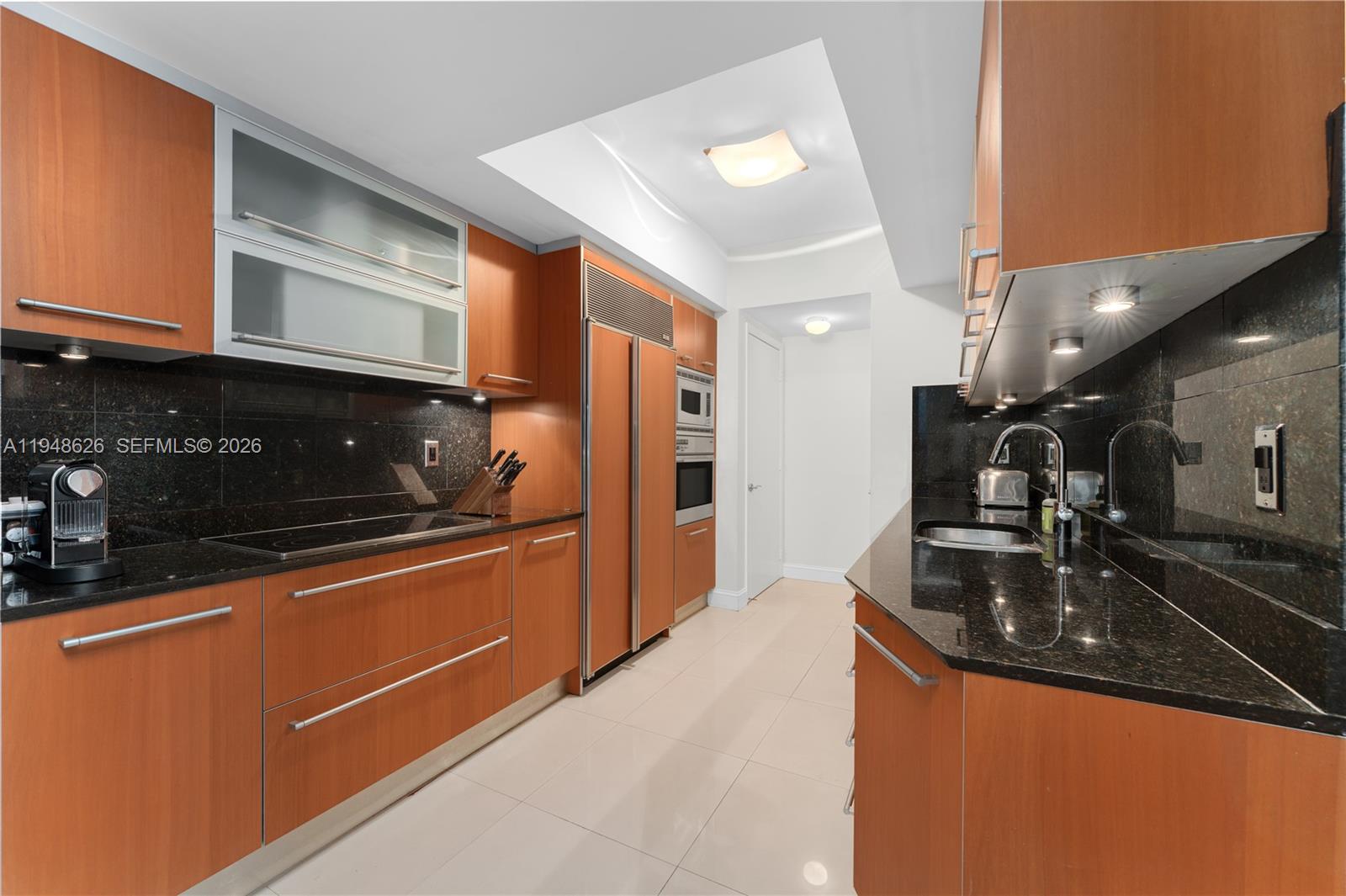 400 Alton Road, Unit 2210 Miami Beach, FL 33139 - Photo 9 of 11