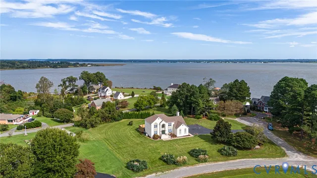 $699,900 | 129 Coopers Point Lane, Tappahannock, VA 22560