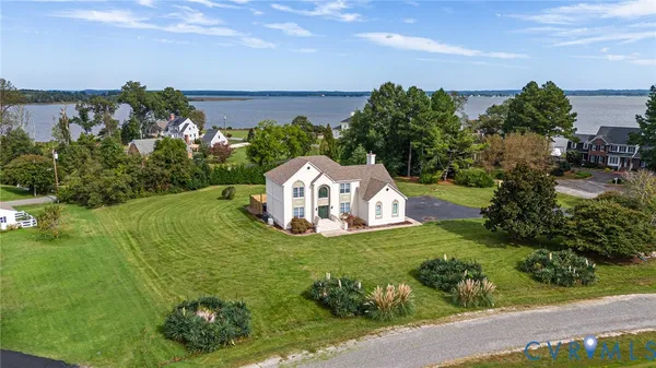 $599,500 | 129 Coopers Point Lane, Tappahannock, VA 22560
