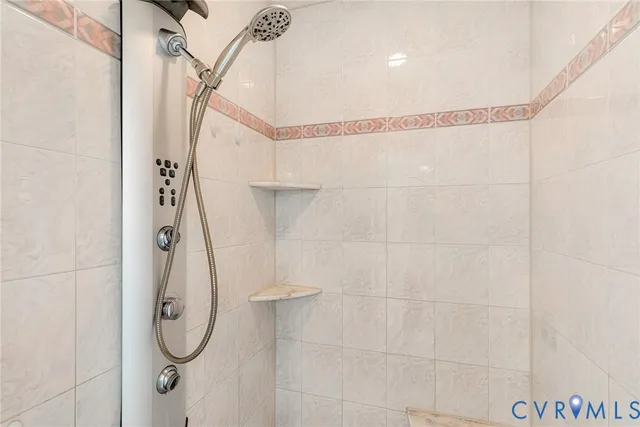 $699,900 | 129 Coopers Point Lane, Tappahannock, VA 22560