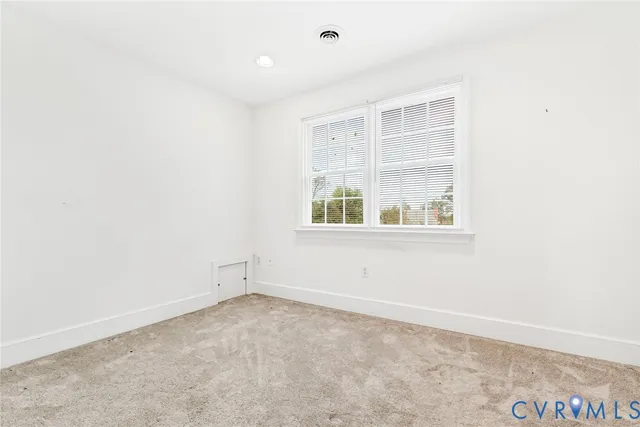 $699,900 | 129 Coopers Point Lane, Tappahannock, VA 22560