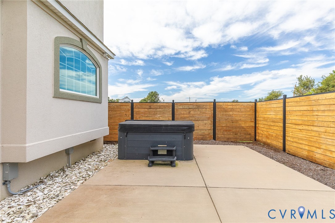 129 Coopers Point Lane Tappahannock, VA 22560 - Photo 5 of 40