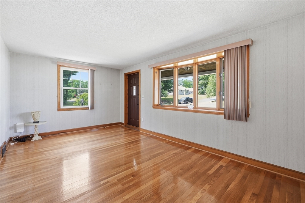 88 Roy Street Ludlow, MA 01056 - Photo 6 of 36