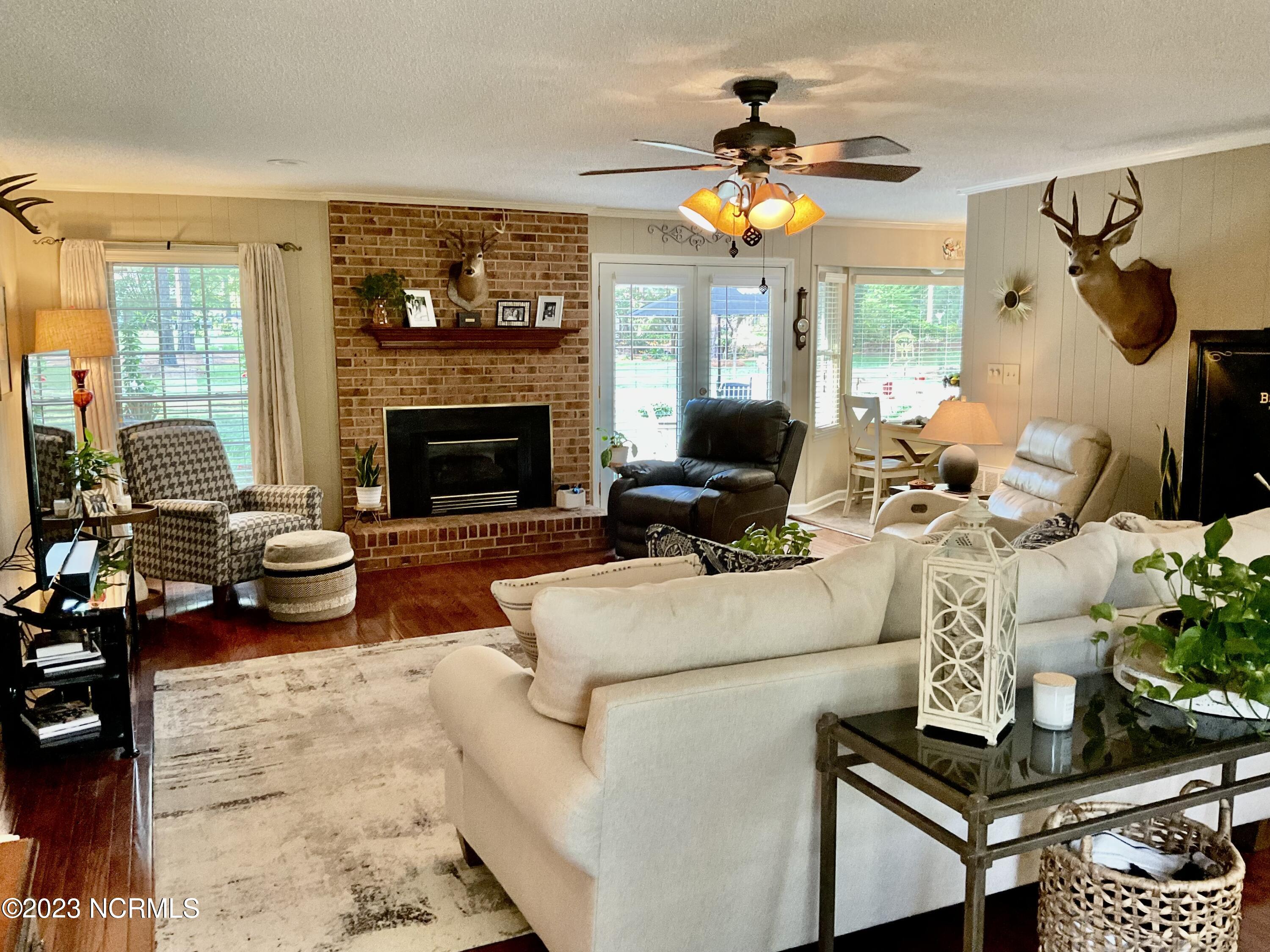 110 Pinedale Drive Rockingham, NC 28379 - Photo 3 of 45 Family room