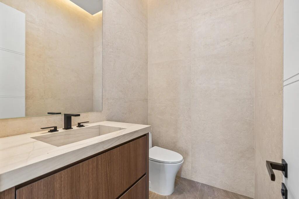 2441 Northeast 48th Court Lighthouse Point, FL 33064 - Photo 28 of 54 DSC00647_1024x1024