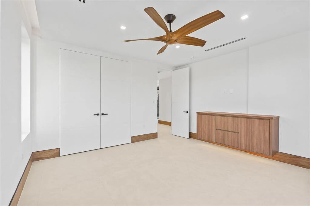 2441 Northeast 48th Court Lighthouse Point, FL 33064 - Photo 30 of 54 GetMedia_29_c98473aa-a884-43bd-932c-08d4