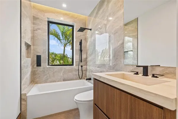 $7,150,000 | 2441 Northeast 48th Court, Lighthouse Point, FL 33064