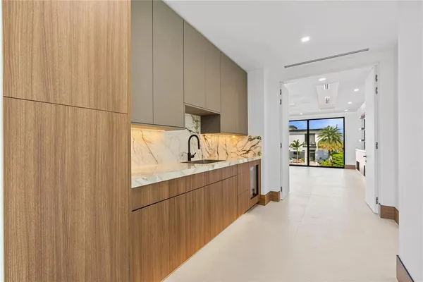 $7,150,000 | 2441 Northeast 48th Court, Lighthouse Point, FL 33064