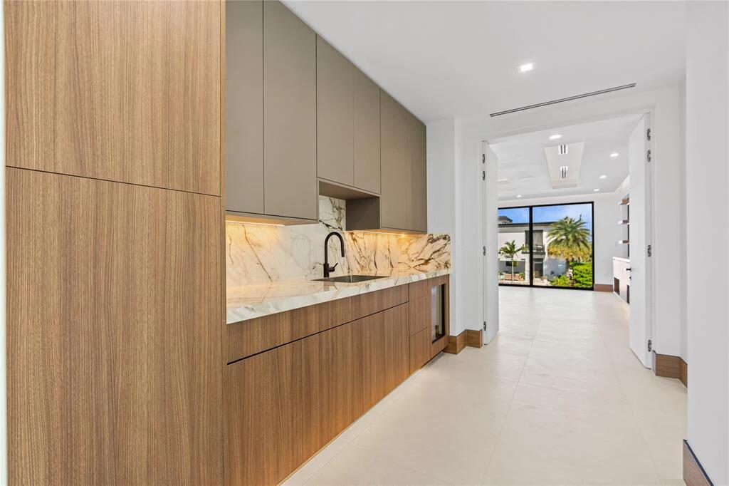 2441 Northeast 48th Court Lighthouse Point, FL 33064 - Photo 36 of 54 GetMedia_35_9a56b26c-93fa-4639-ac73-fa16