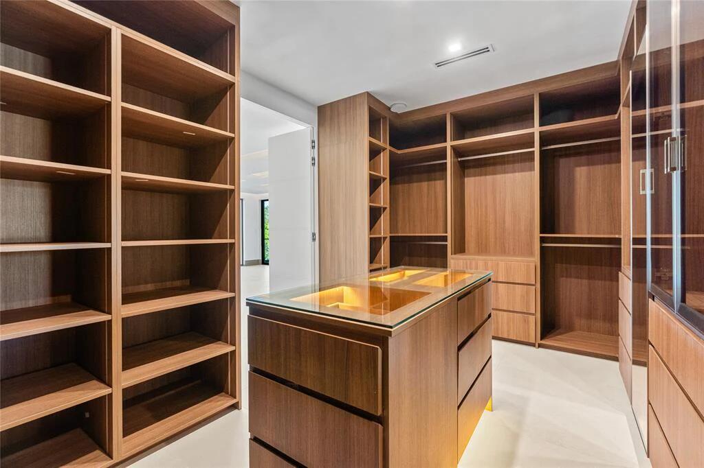 2441 Northeast 48th Court Lighthouse Point, FL 33064 - Photo 51 of 54 GetMedia_49_dab8e3f1-be18-47b2-81e7-3e9f