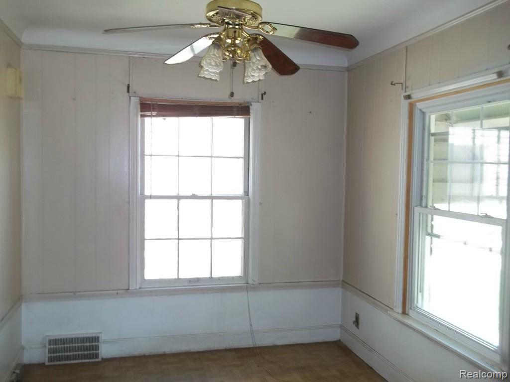 13551 Ashton Road Detroit, MI 48223 - Photo 3 of 8 100_1471.jpg