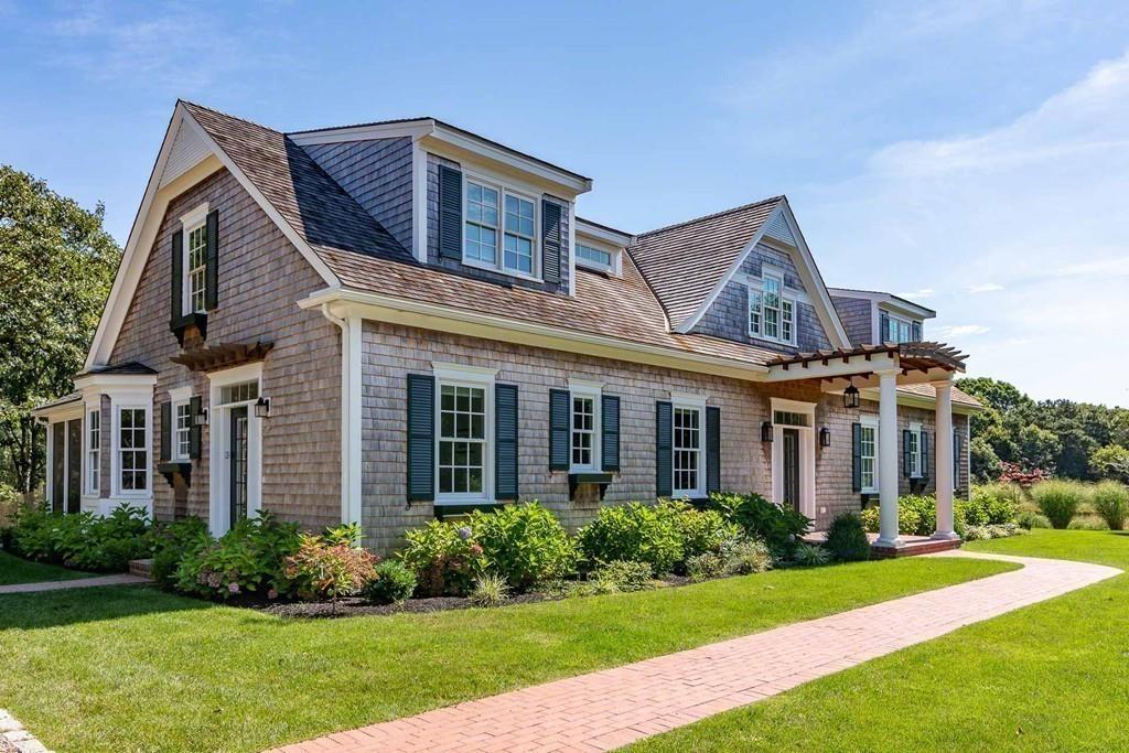 6 Nora's Lane Edgartown, MA 02539 - Photo 4 of 30 front view of a house with a yard