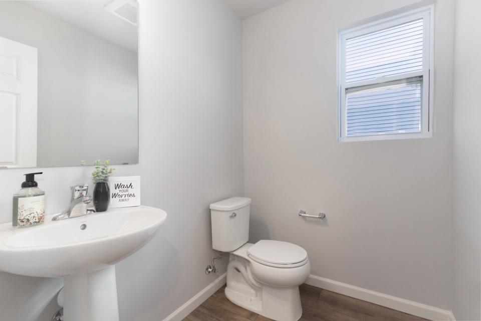 12937 High Rdg Court Freeport, MI 49325 - Photo 12 of 26 21-SVW051-i2080-Powder Room