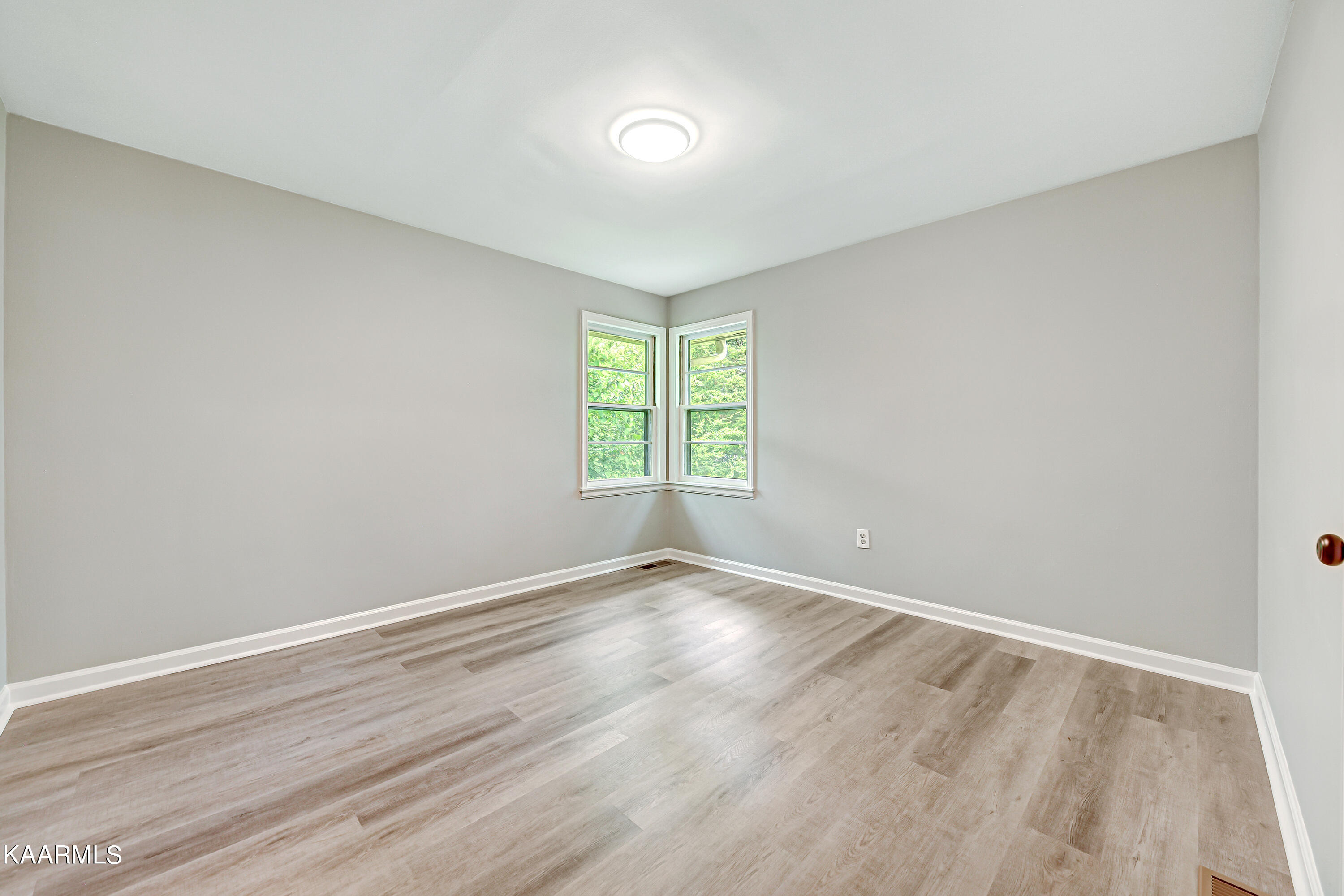 5724 Kentwood Road Knoxville, TN 37912 - Photo 11 of 16 Daniel steben -13