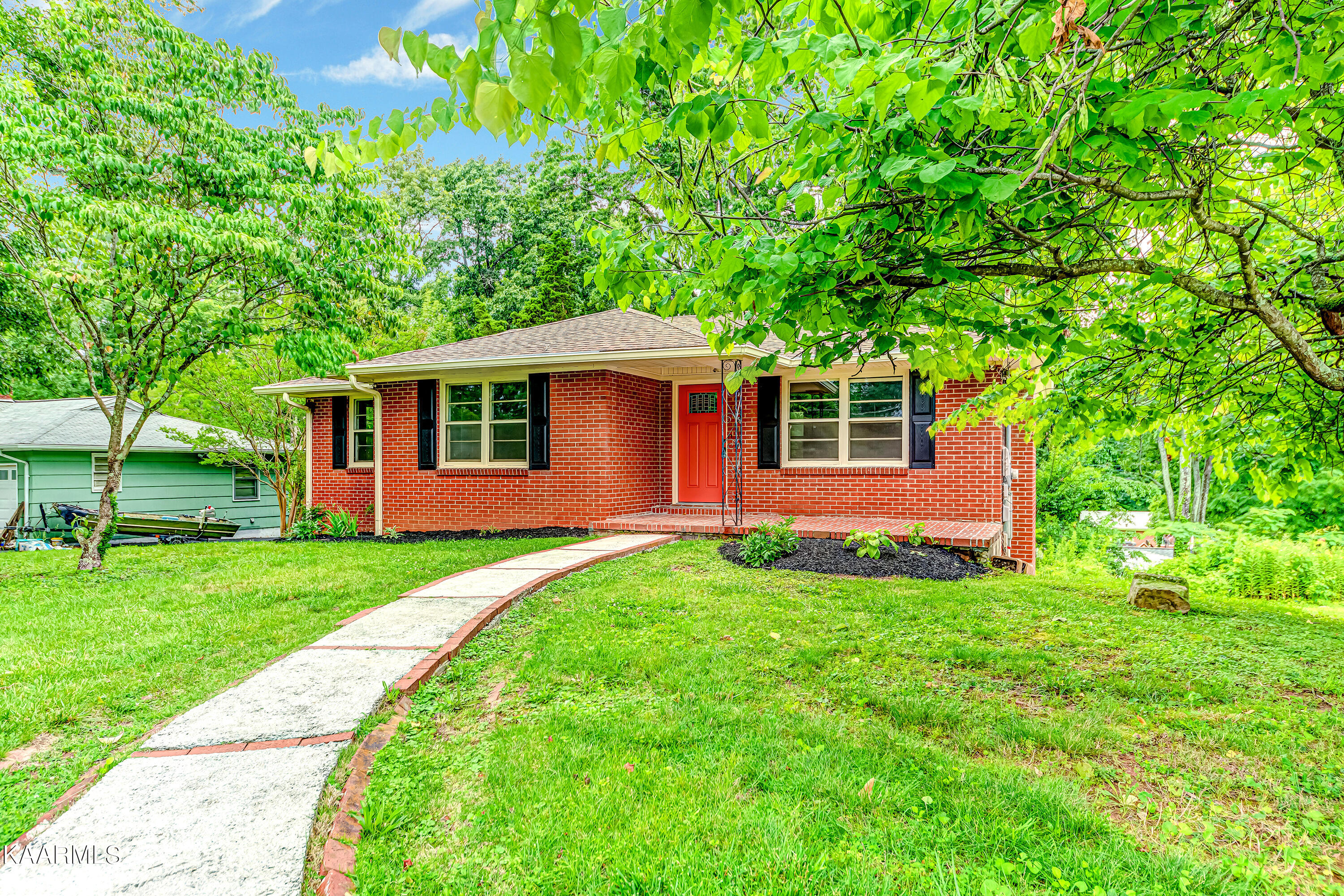 5724 Kentwood Road Knoxville, TN 37912 - Photo 2 of 16 Daniel steben -1