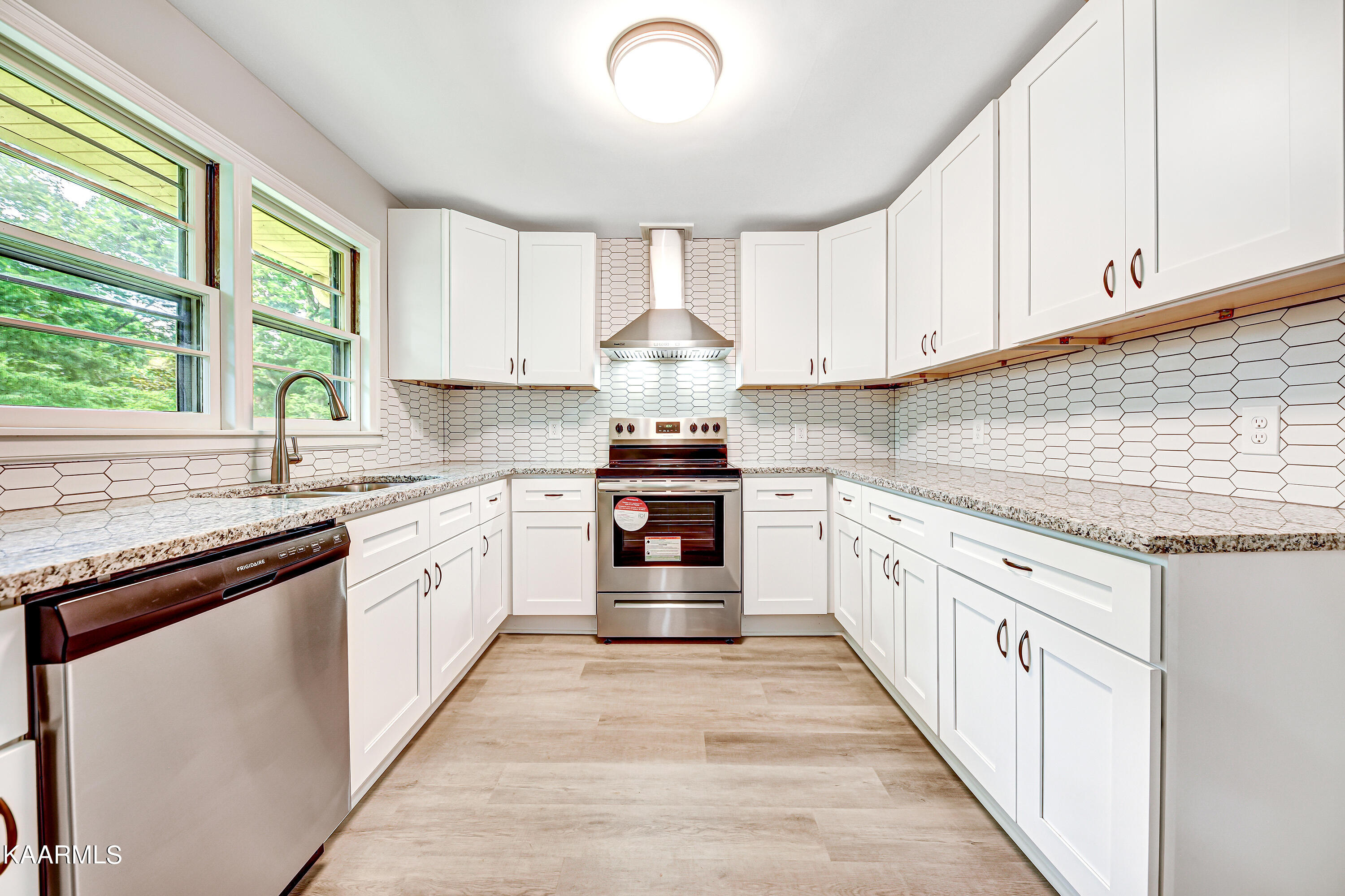 5724 Kentwood Road Knoxville, TN 37912 - Photo 7 of 16 Daniel steben -10