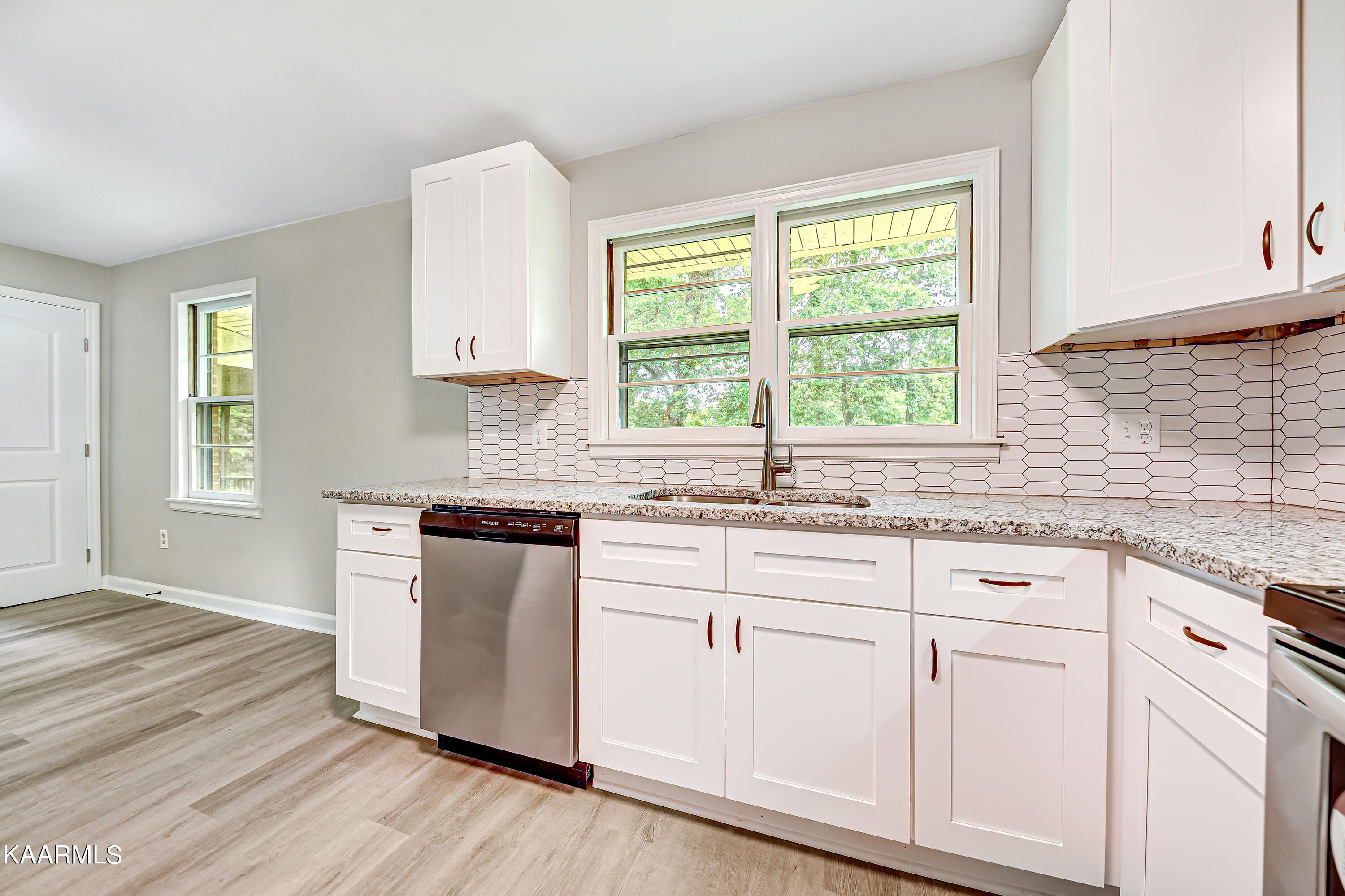 5724 Kentwood Road Knoxville, TN 37912 - Photo 9 of 16 Daniel steben -11