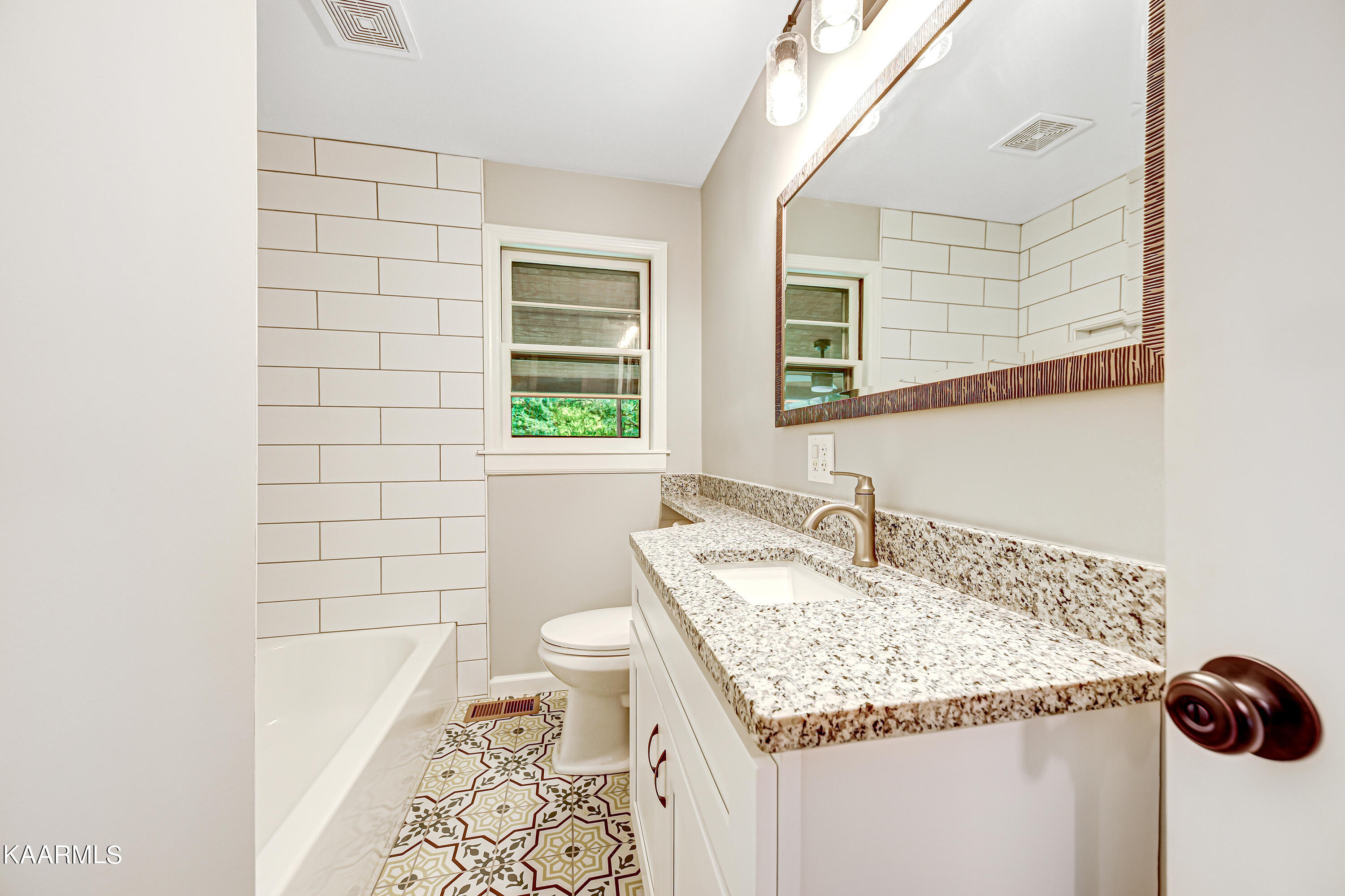 5724 Kentwood Road Knoxville, TN 37912 - Photo 10 of 16 Daniel steben -12