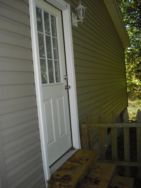 1853 Graves Road Stamping Ground, KY 40379 - Photo 9 of 26 Side door is inside the fence for added