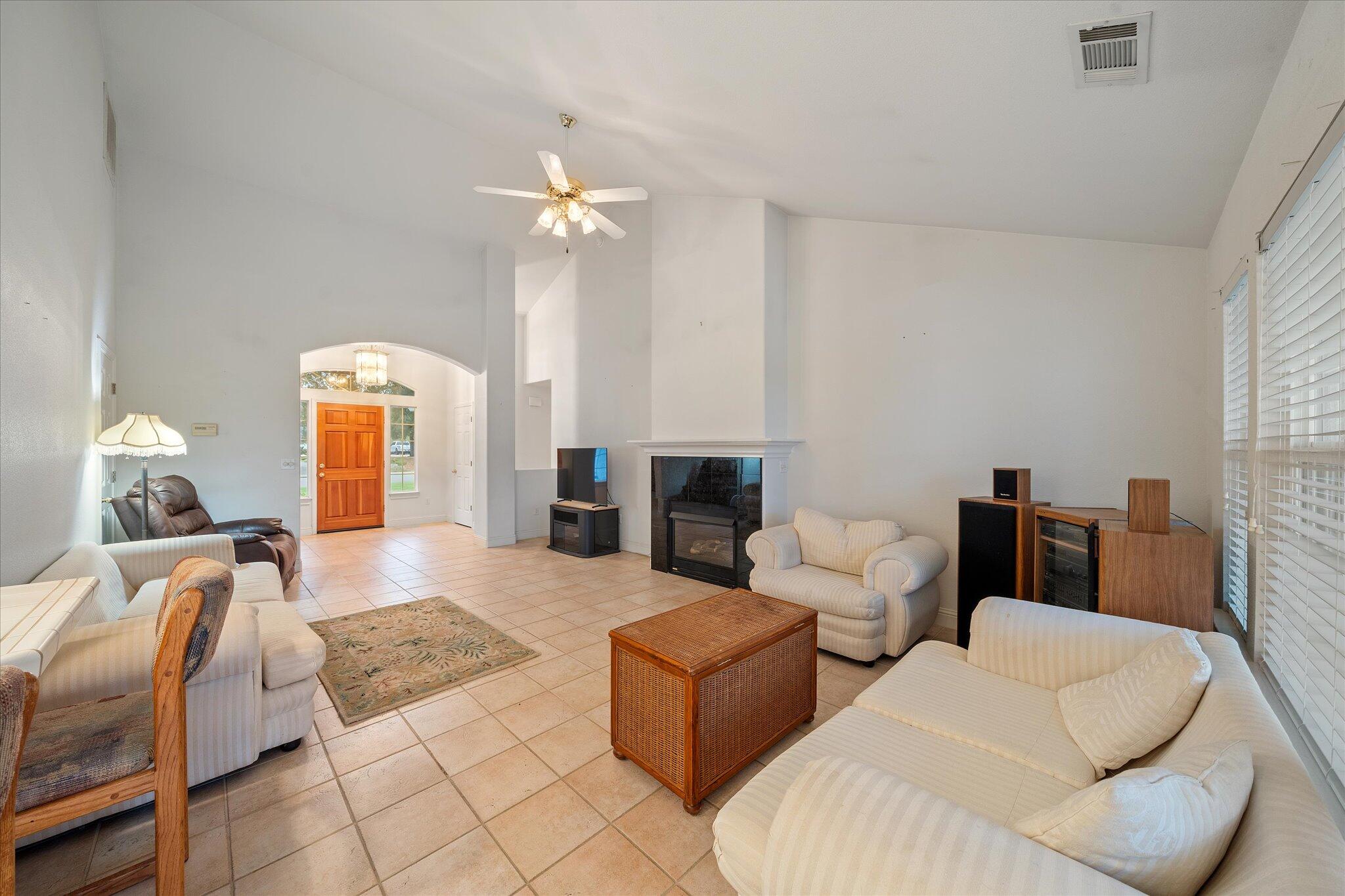 6684 Riata Drive Redding, CA 96002 - Photo 13 of 44 06-BiggerFlow Real Estate Media-6