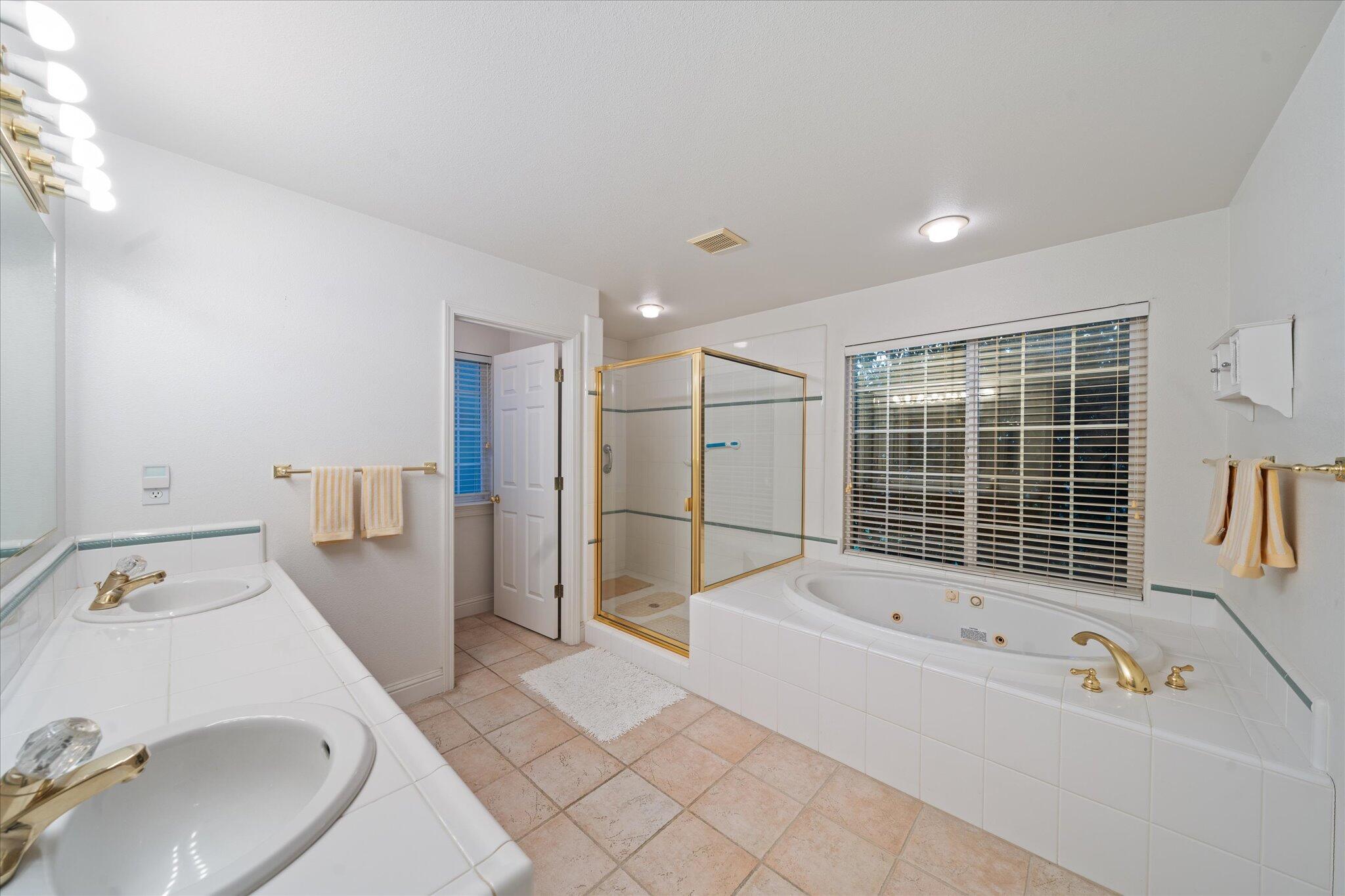 6684 Riata Drive Redding, CA 96002 - Photo 25 of 44 21-BiggerFlow Real Estate Media-21