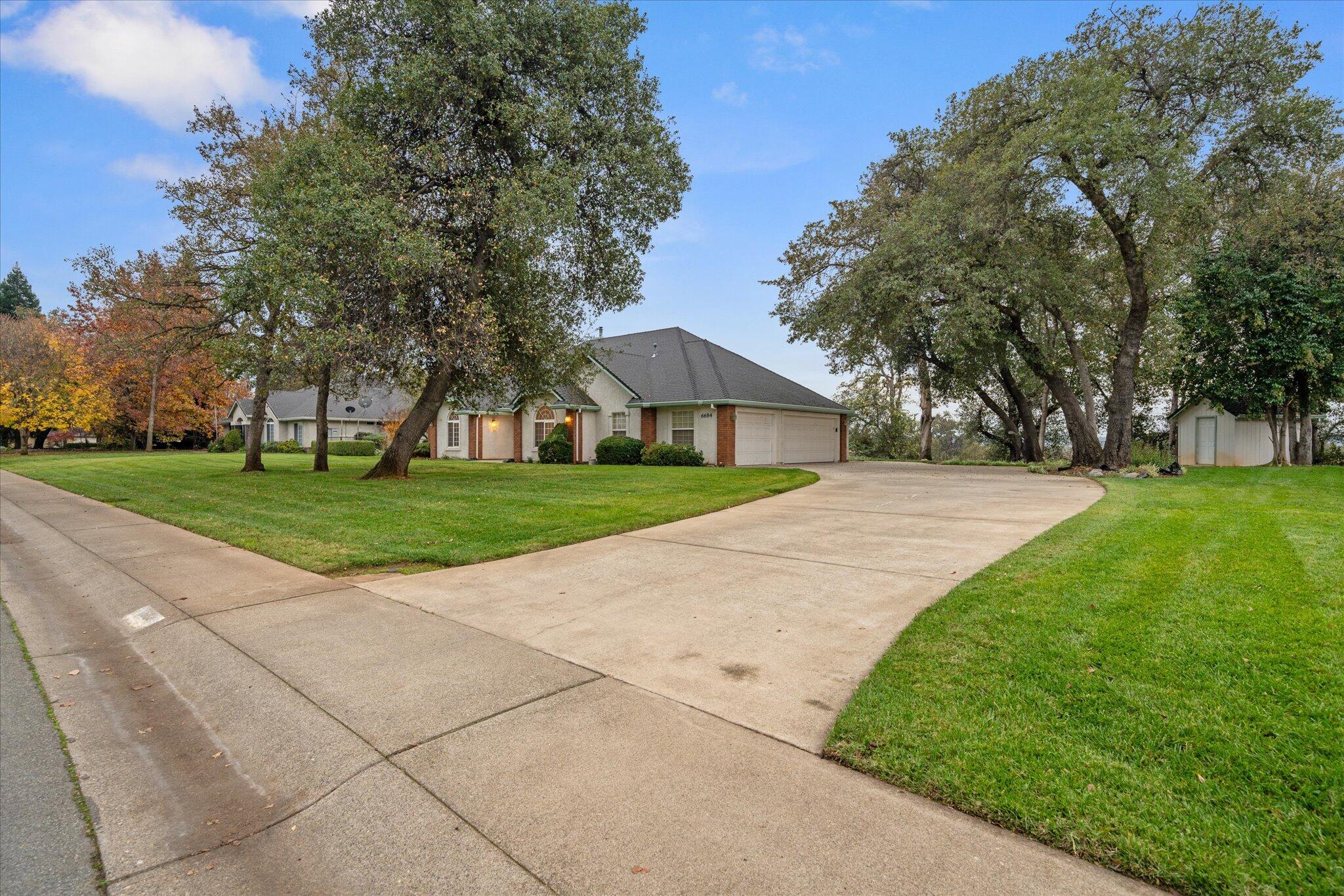 6684 Riata Drive Redding, CA 96002 - Photo 4 of 44 43-BiggerFlow Real Estate Media-43