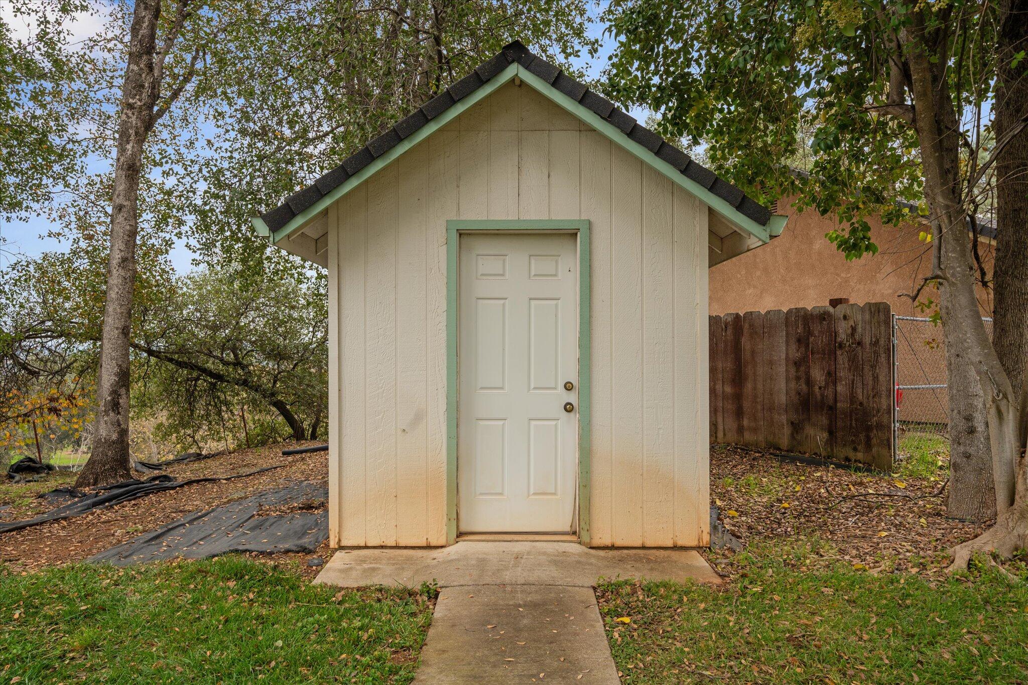 6684 Riata Drive Redding, CA 96002 - Photo 44 of 44 40-BiggerFlow Real Estate Media-40
