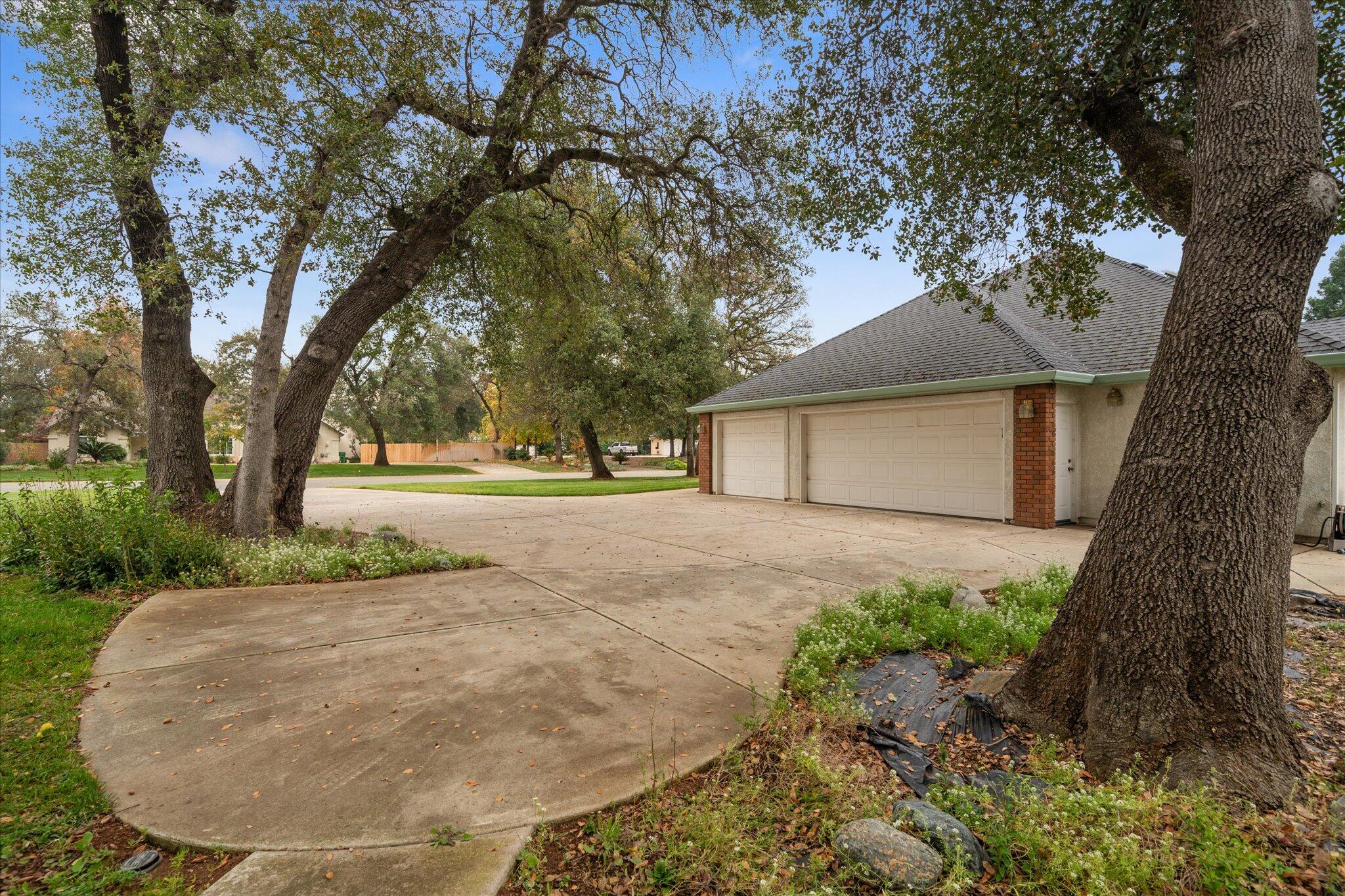 6684 Riata Drive Redding, CA 96002 - Photo 5 of 44 41-BiggerFlow Real Estate Media-41