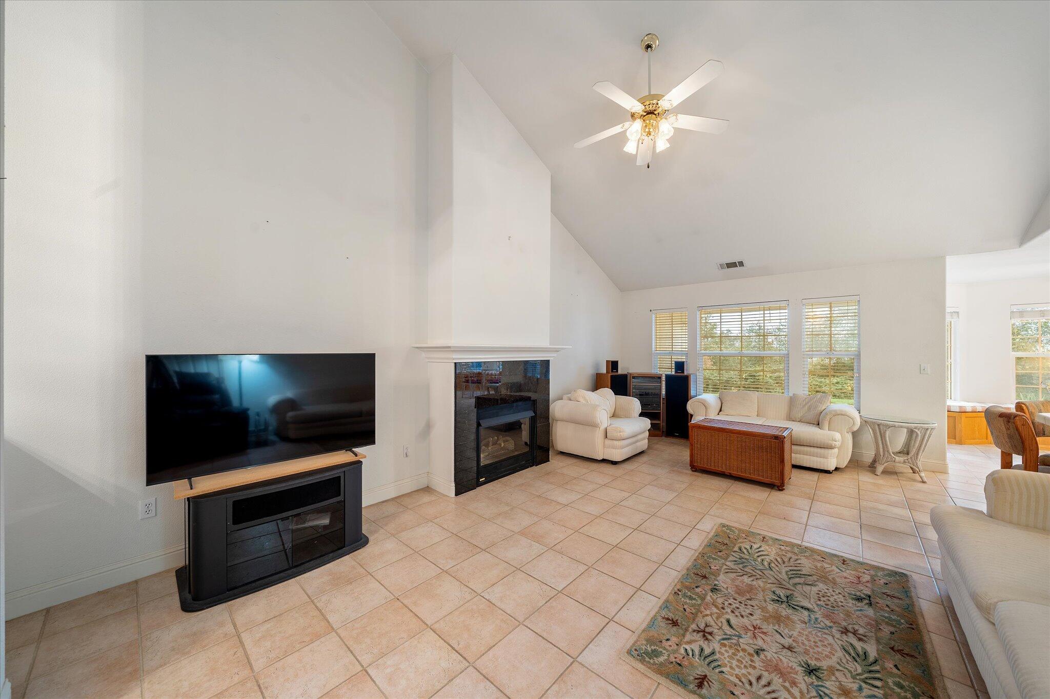 6684 Riata Drive Redding, CA 96002 - Photo 7 of 44 04-BiggerFlow Real Estate Media-4