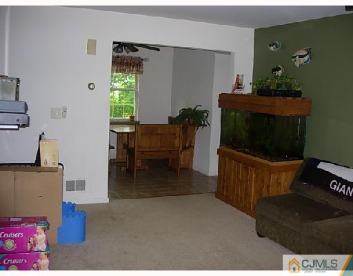 36 Hanover Square Middlesex, NJ 08846 - Photo 3 of 10 Gallery Image 3