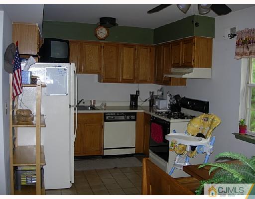 36 Hanover Square Middlesex, NJ 08846 - Photo 4 of 10 Gallery Image 4