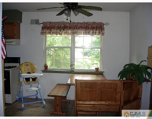 36 Hanover Square Middlesex, NJ 08846 - Photo 5 of 10 Gallery Image 5