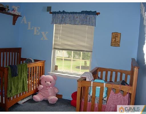 36 Hanover Square Middlesex, NJ 08846 - Photo 7 of 10 Gallery Image 7
