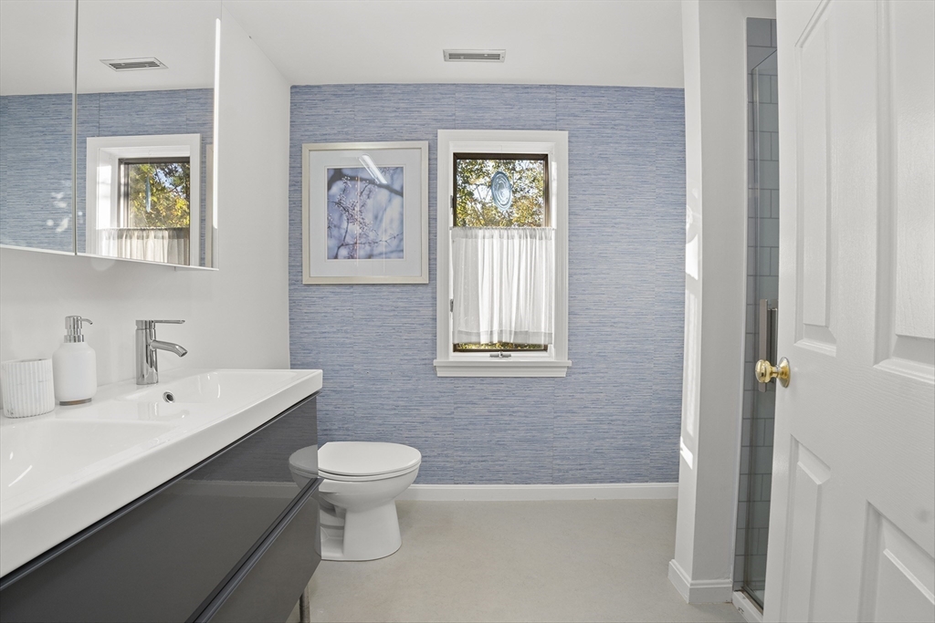 26 Quarry Ridge Lane, Unit 26 Rockport, MA 01966 - Photo 21 of 37 a bathroom with a toilet a sink and bathtub