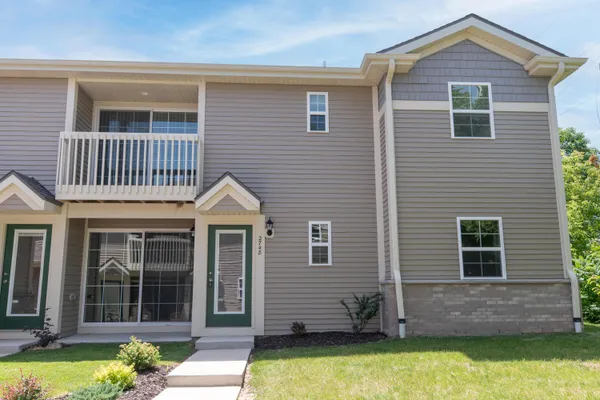$299,900 | 2748 Hidden Drive, Unit 73, St. Francis, WI 53235