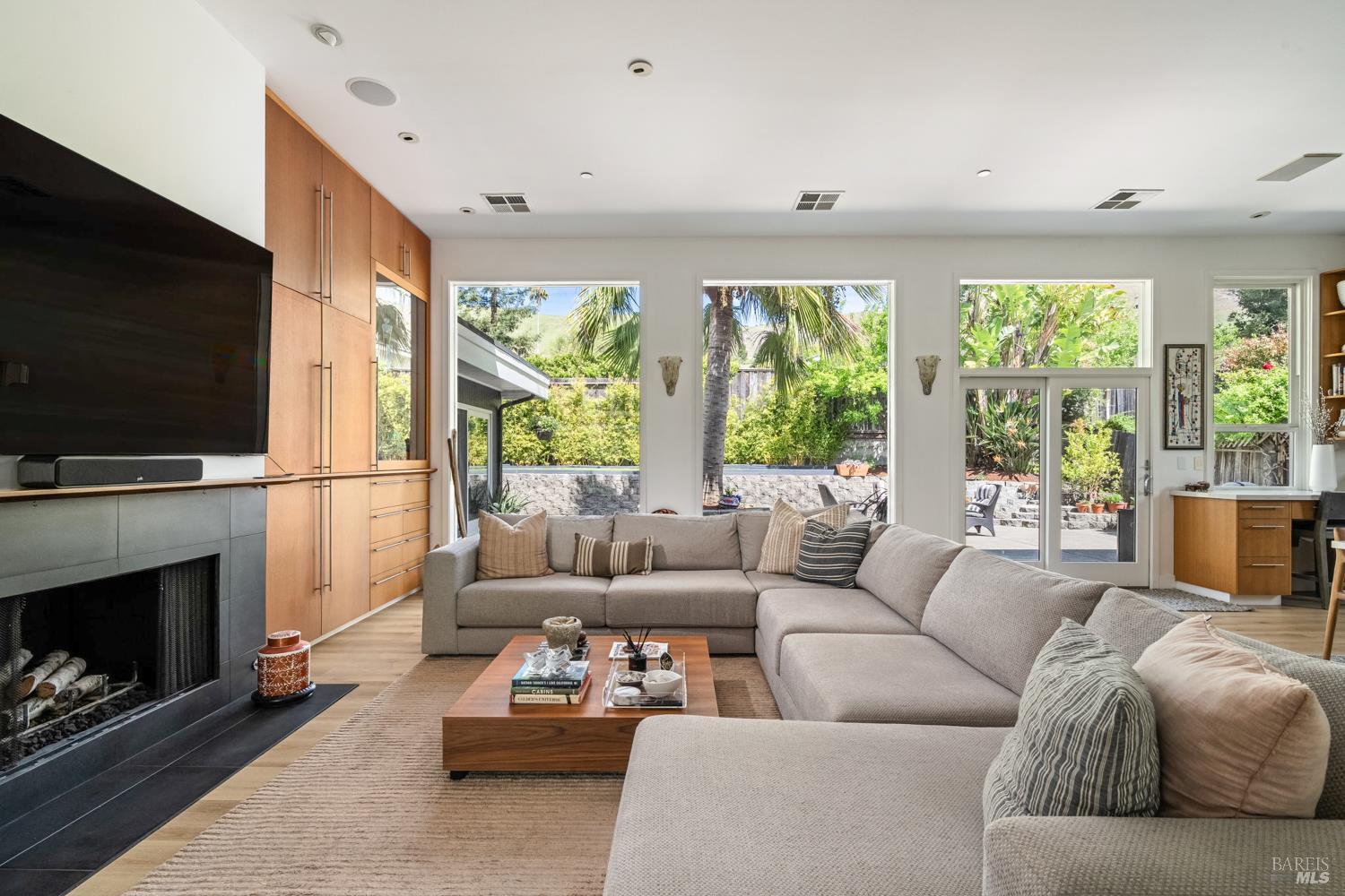 704 Las Colindas Road San Rafael, CA 94903 - Photo 3 of 25