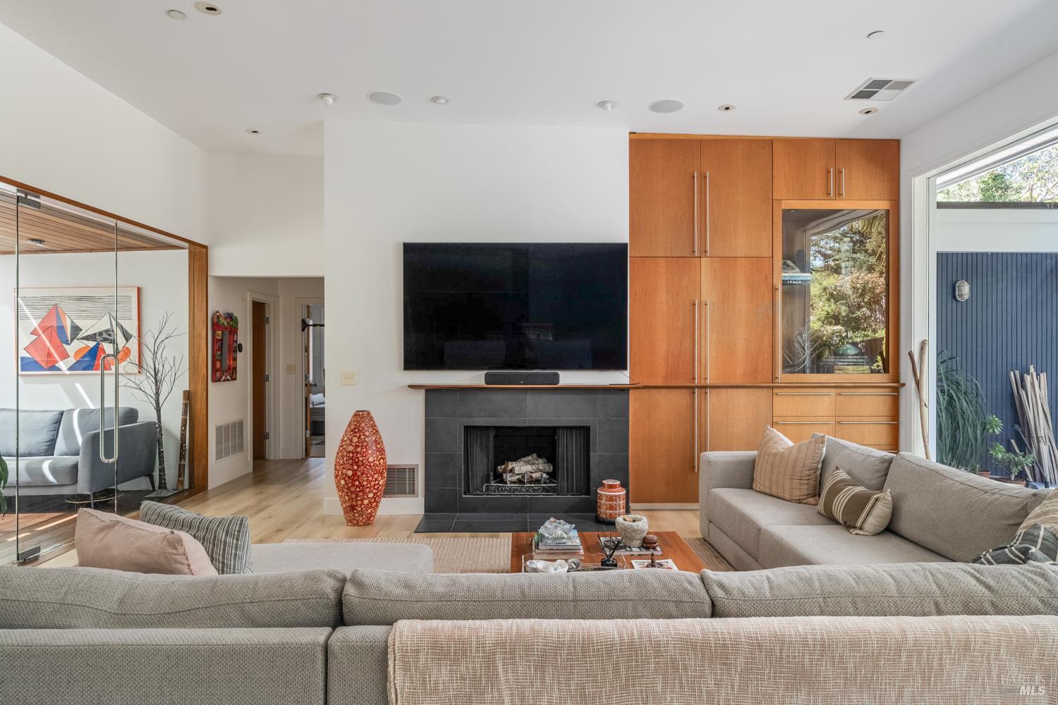 704 Las Colindas Road San Rafael, CA 94903 - Photo 6 of 25