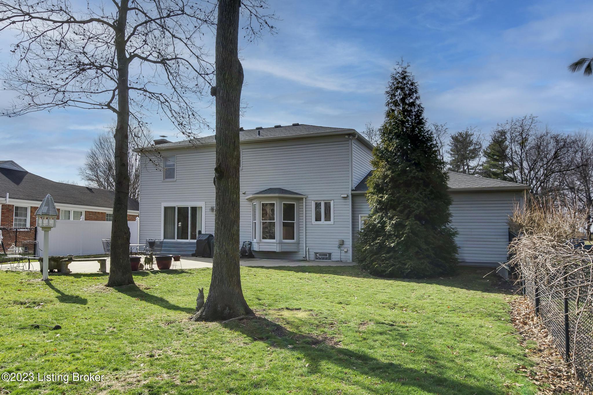703 Farmingham Road Louisville, KY 40243 - Photo 8 of 70 703_FarminghamRd_40243_509