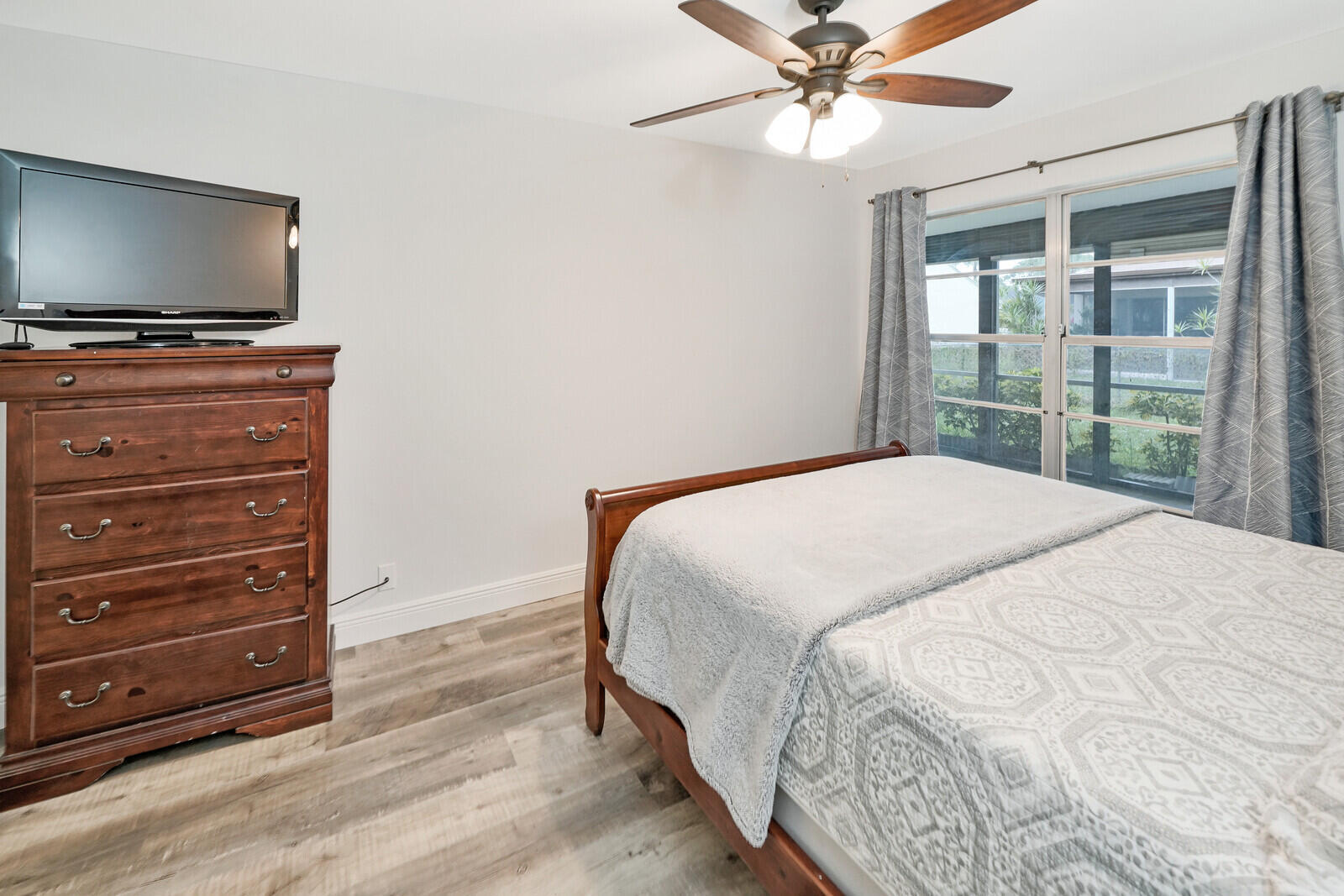113 Pinewood Court Jupiter, FL 33458 - Photo 17 of 26 Primary Bedroom